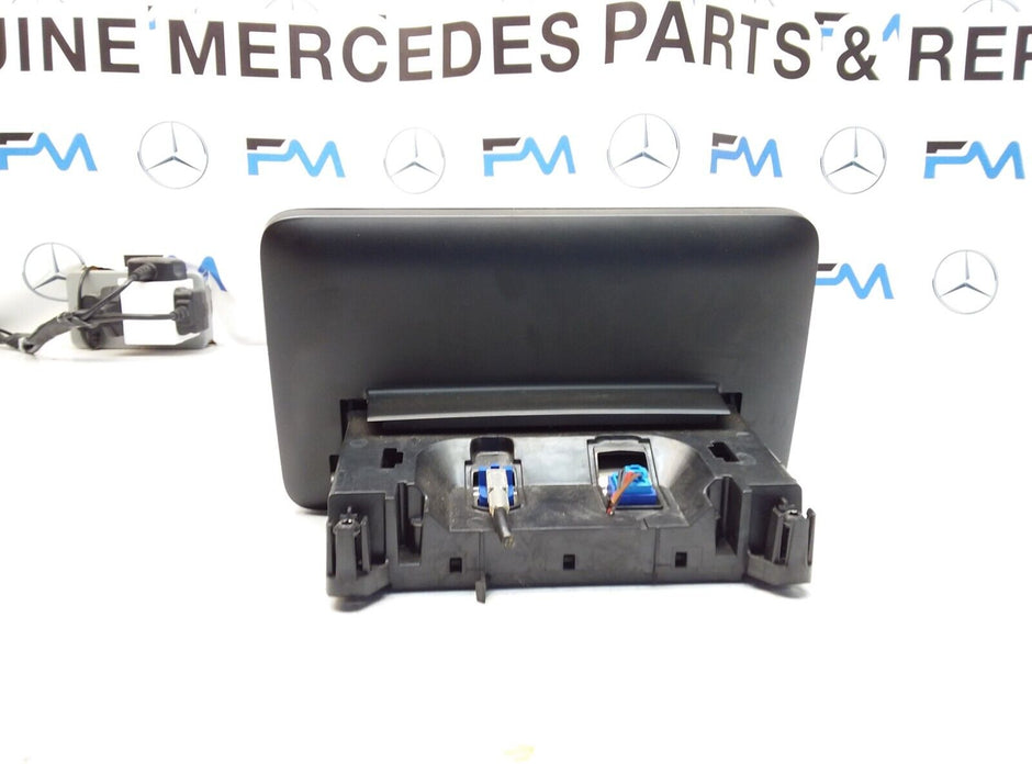 MERCEDES C-CLASS W205 2017 SAT NAV MULTIMEDIA SCREEN A2059004113 FM00679