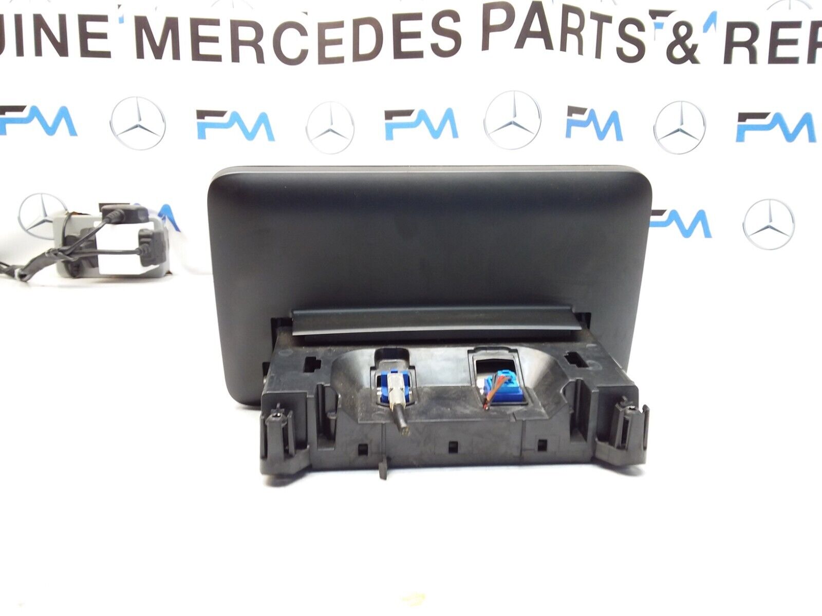 MERCEDES C-CLASS W205 2017 SAT NAV MULTIMEDIA SCREEN A2059004113 FM00679