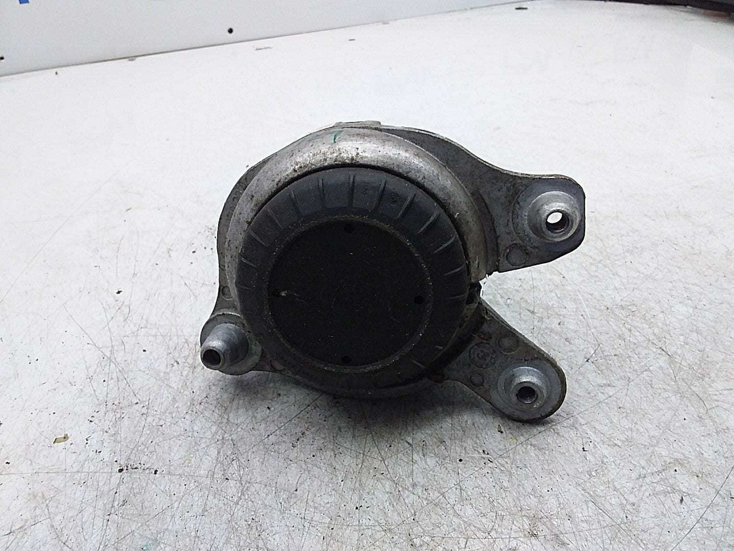 MERCEDES BENZ  C-CLASS W205  ENGINE MOUNT LEFT NS A2052406617 FMR329