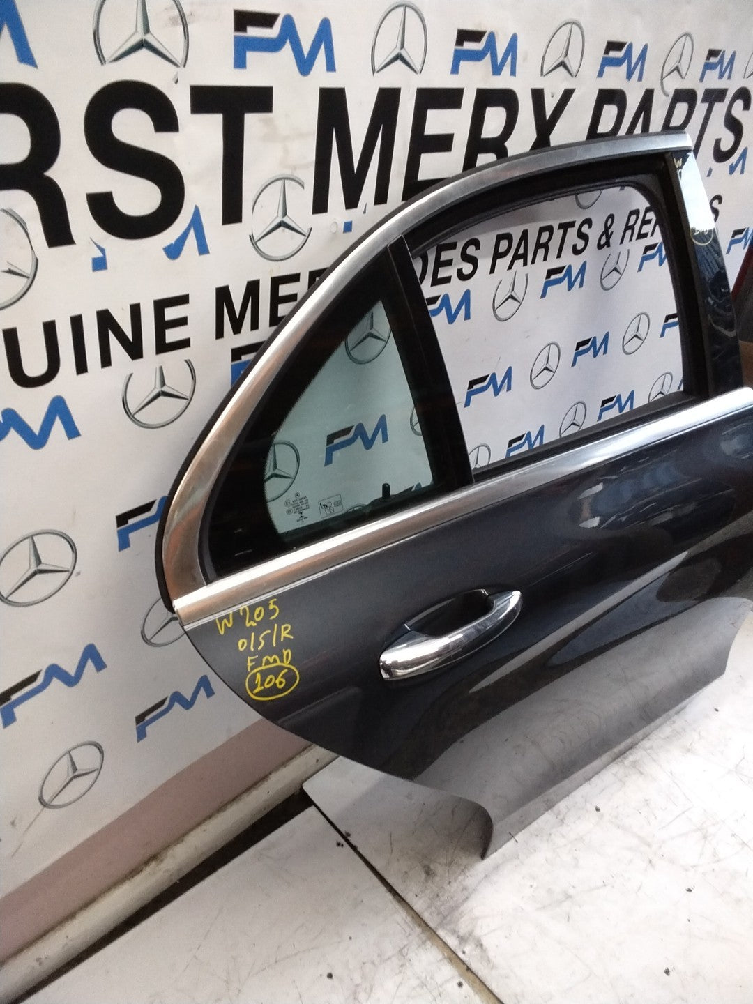 MERCEDES BENZ  C-CLASS W2O5 DRIVER SIDE REAR DOOR O/S/R COMPLETE GREY FMD106
