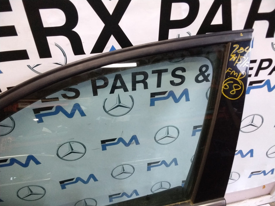 MERCEDES BENZ C-CLASS W204 PASSENGER SIDE FRONT DOOR N/S/F COMPLETE BLACK FMD68