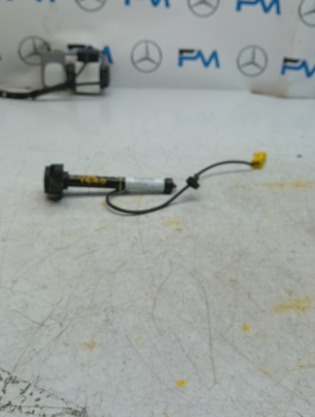MERCEDES E-CLASS W213 BONNET PEDESTRIAN ACTUATOR A2139062201 2017 FM001440