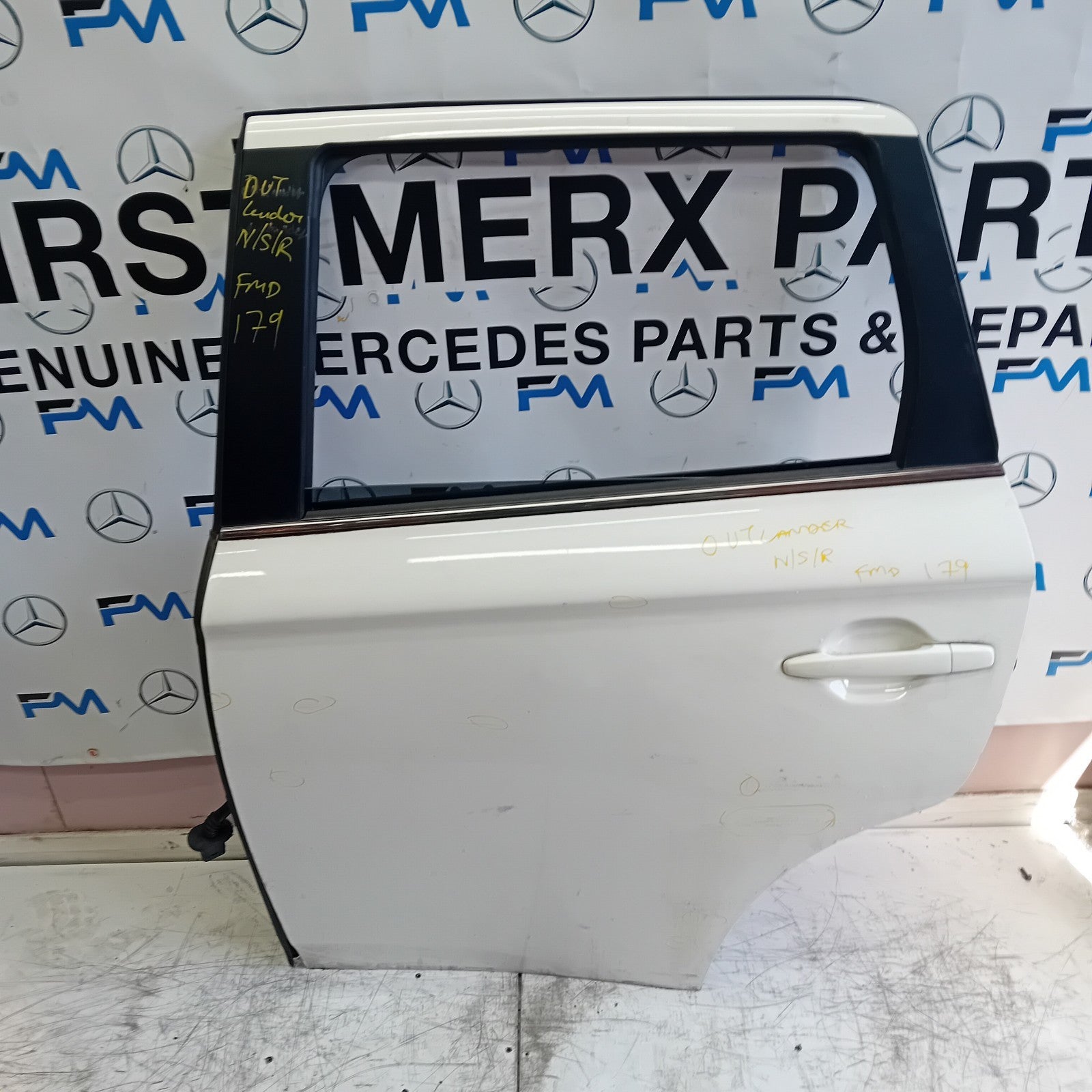 MITSUBISHI OUTLANDER MK3 DRIVER SIDE REAR DOOR OSR WHITE 2013 ON COMPLETE FMD179