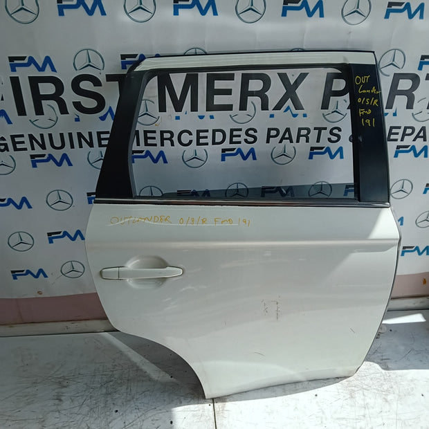 MITSUBISH OUTLANDER MK3 DRIVER SIDE REAR DOOR OSR WHITE 2013 COMPLETE FMD191