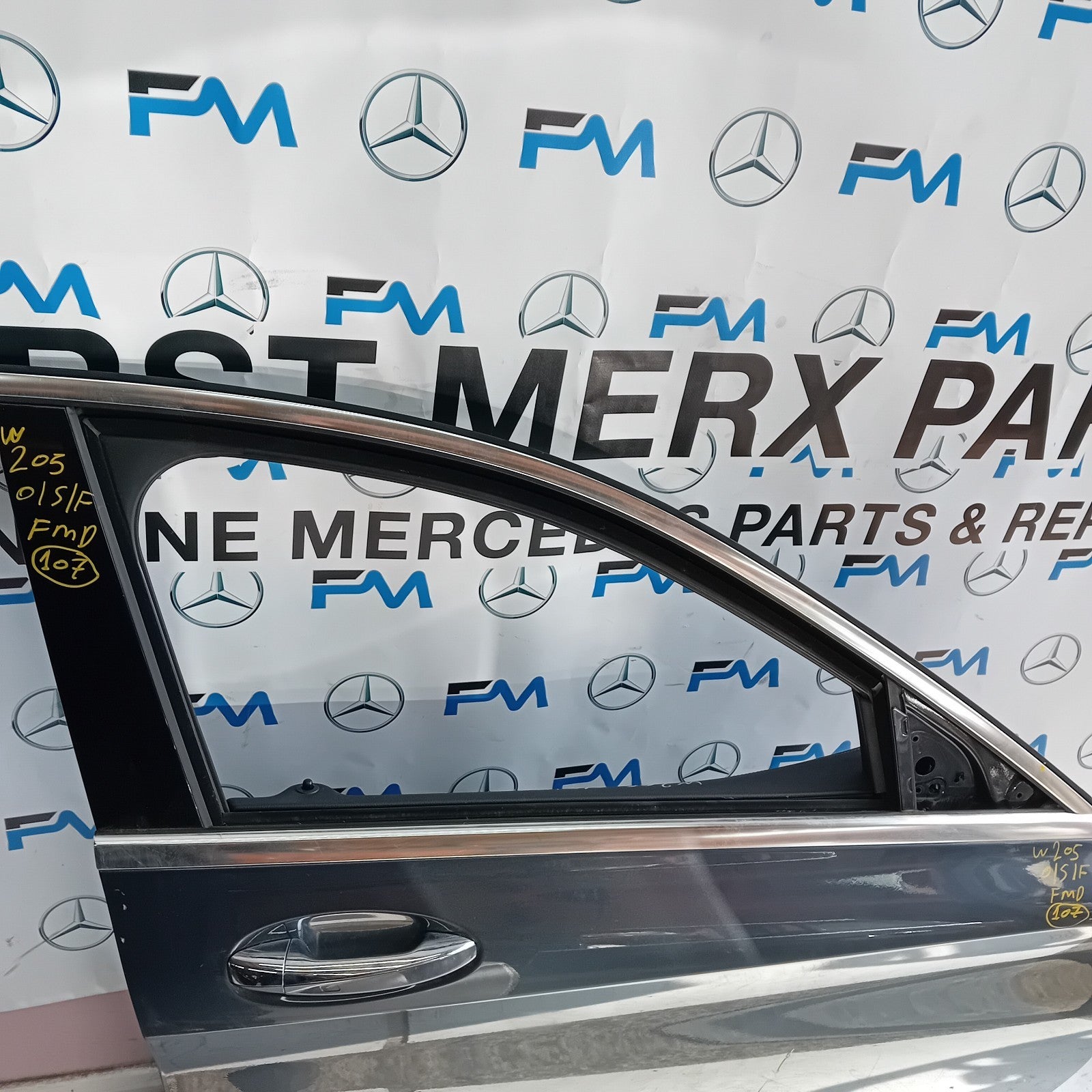 MERCEDES BENZ  C-CLASS W2O5 DRIVER SIDE FRONT DOOR O/S/F COMPLETE GREY FMD107