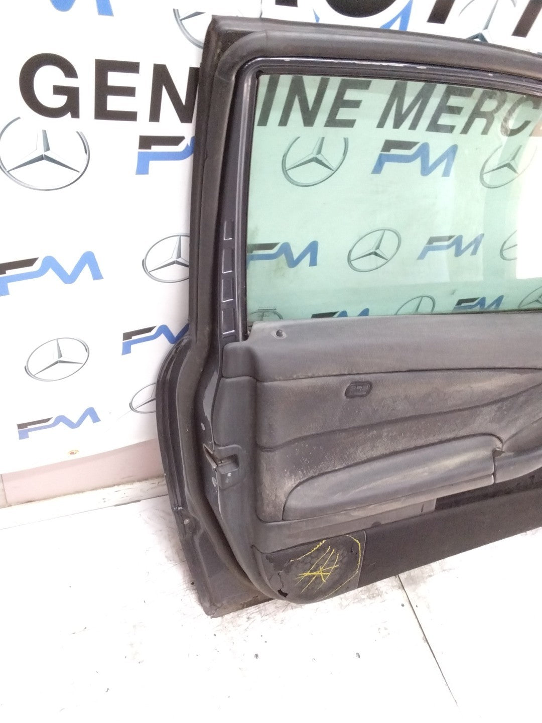 MERCEDES C-CLASS W203 PASSENGER FRONT NSF BLACK 2001-2004 COMPLETE FMD318