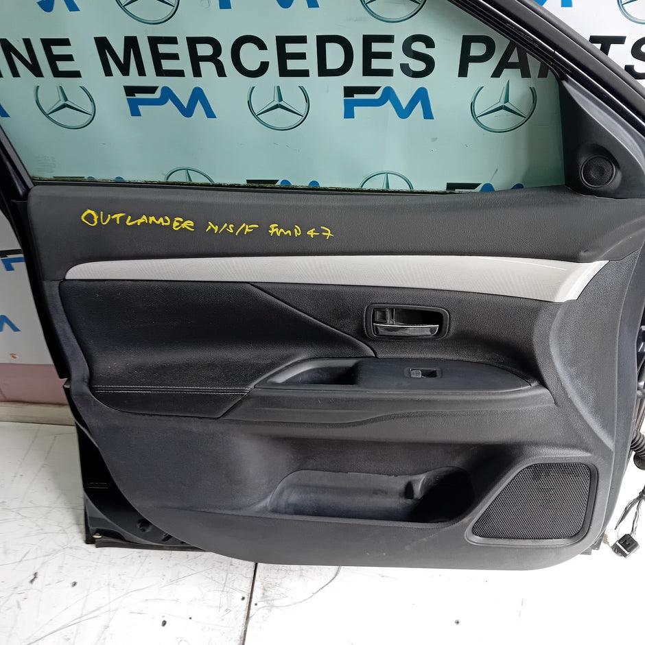 MITSUBISHI OUTLANDER  PASSENGER SIDE FRONT DOOR N/S/F COMPLETE BLACK FMD47