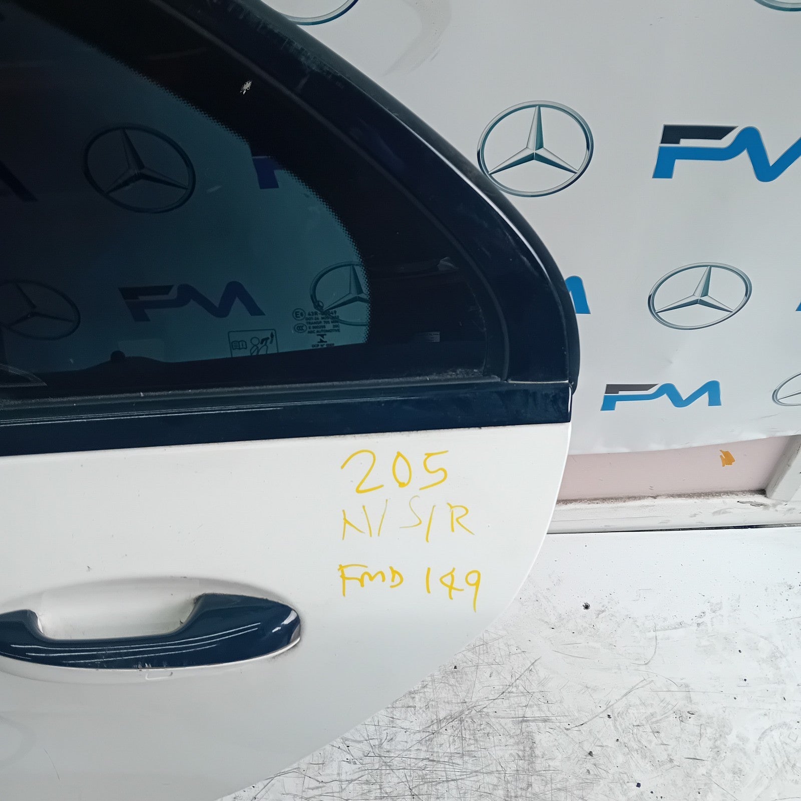 MERCEDES BENZ C-CLASS W205 PASSENGER SIDE REAR DOOR N/S/R WHITE  COMPLETE FMD149