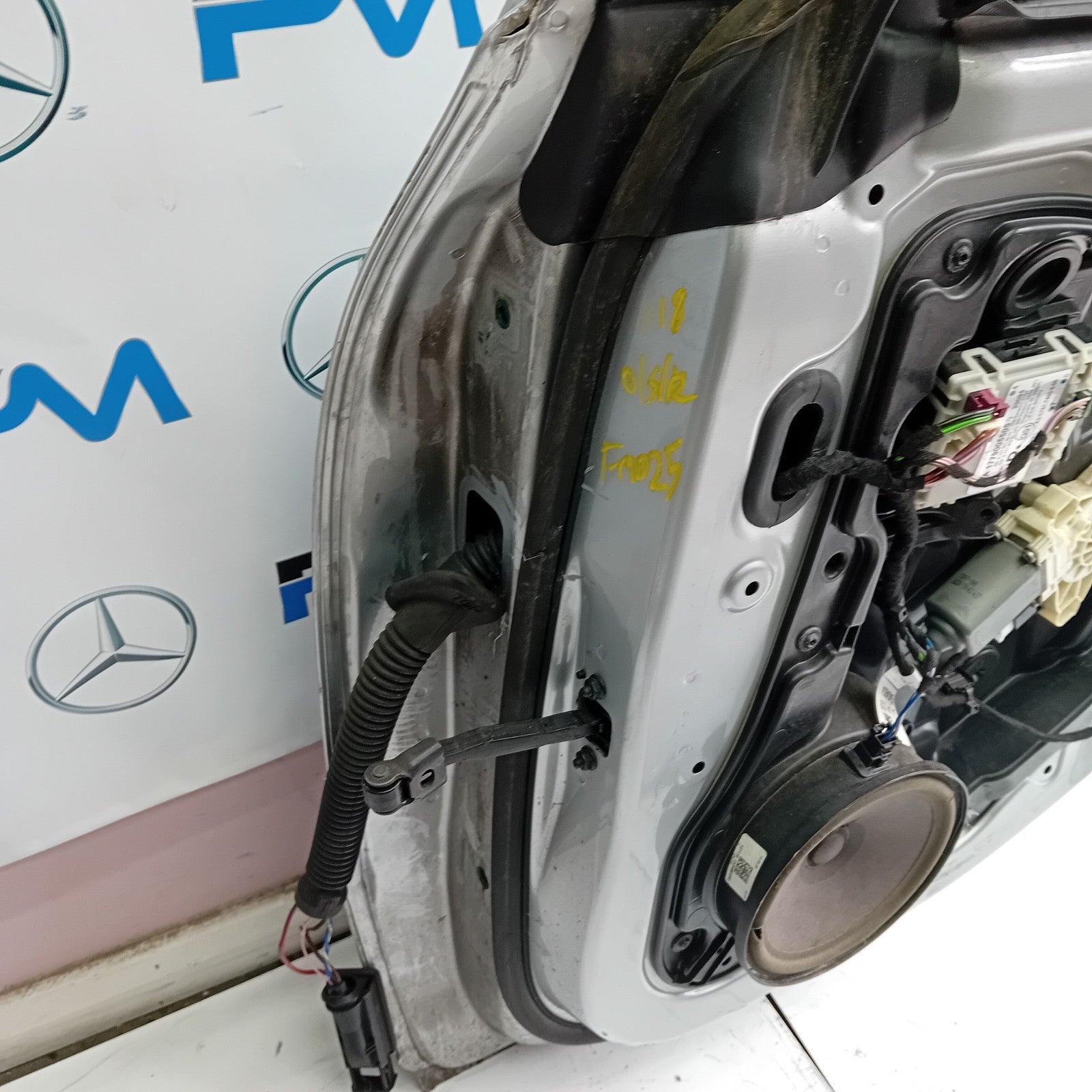 MERCEDES BENZ CLS W118 DRIVER REAR DOOR (OFF SIDE REAR) WHITE FMD25