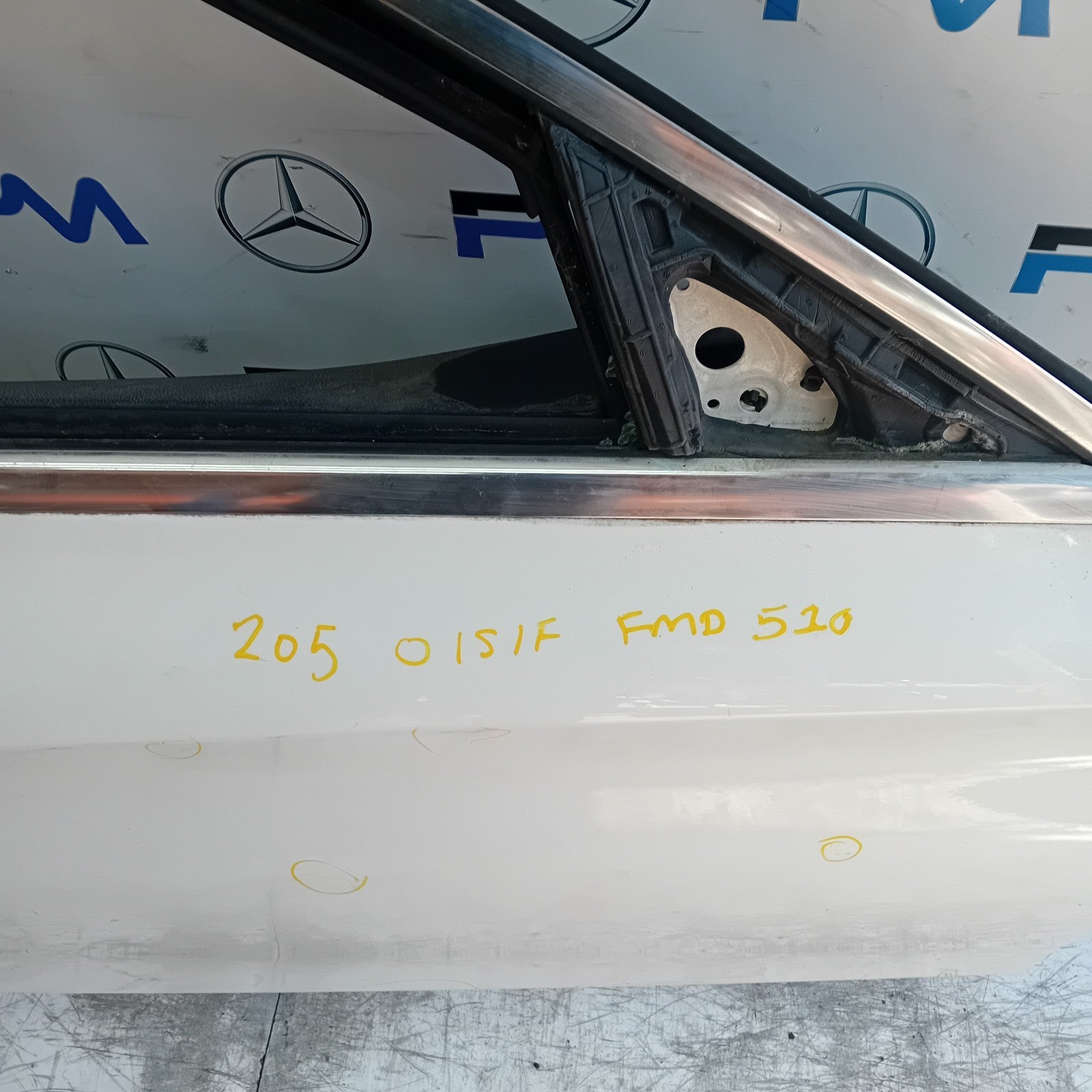 MERCEDES C-CLASS W205 DRIVER FRONT DOOR OSF 2014 WHITE COMPLETE  FMD510