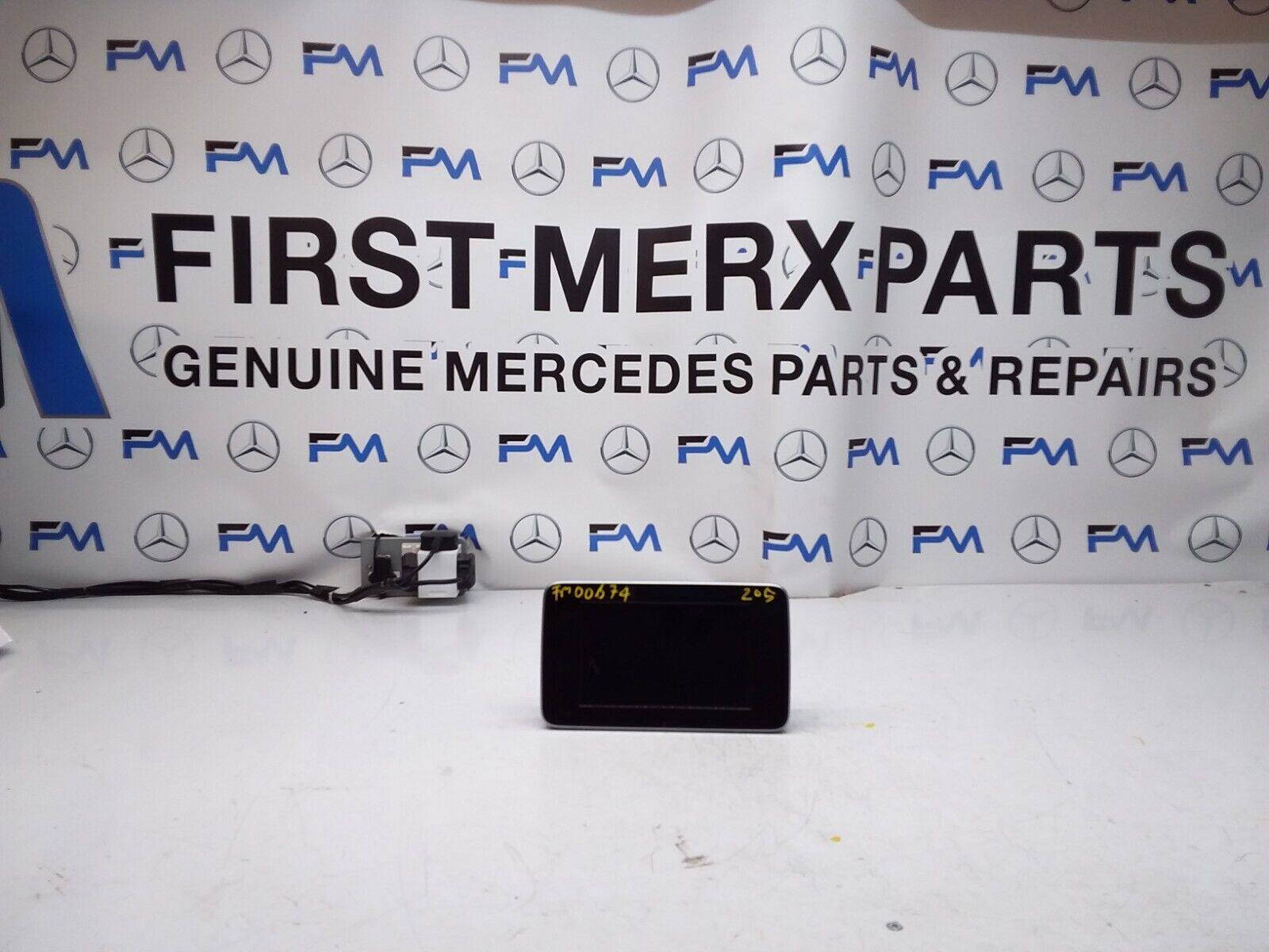 MERCEDES C-CLASS W205 2017 SAT NAV MULTIMEDIA SCREEN A2059004113 FM00674