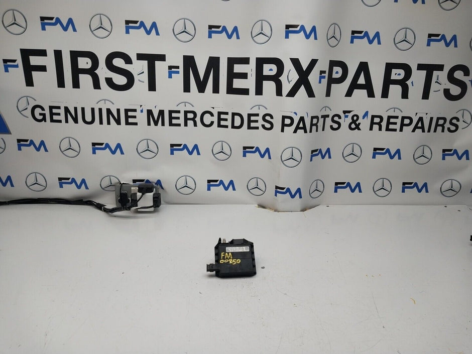 Mercedes W213 W205 W218 W238 W253 Negative Battery Tray Clamp A0009061505FM00250