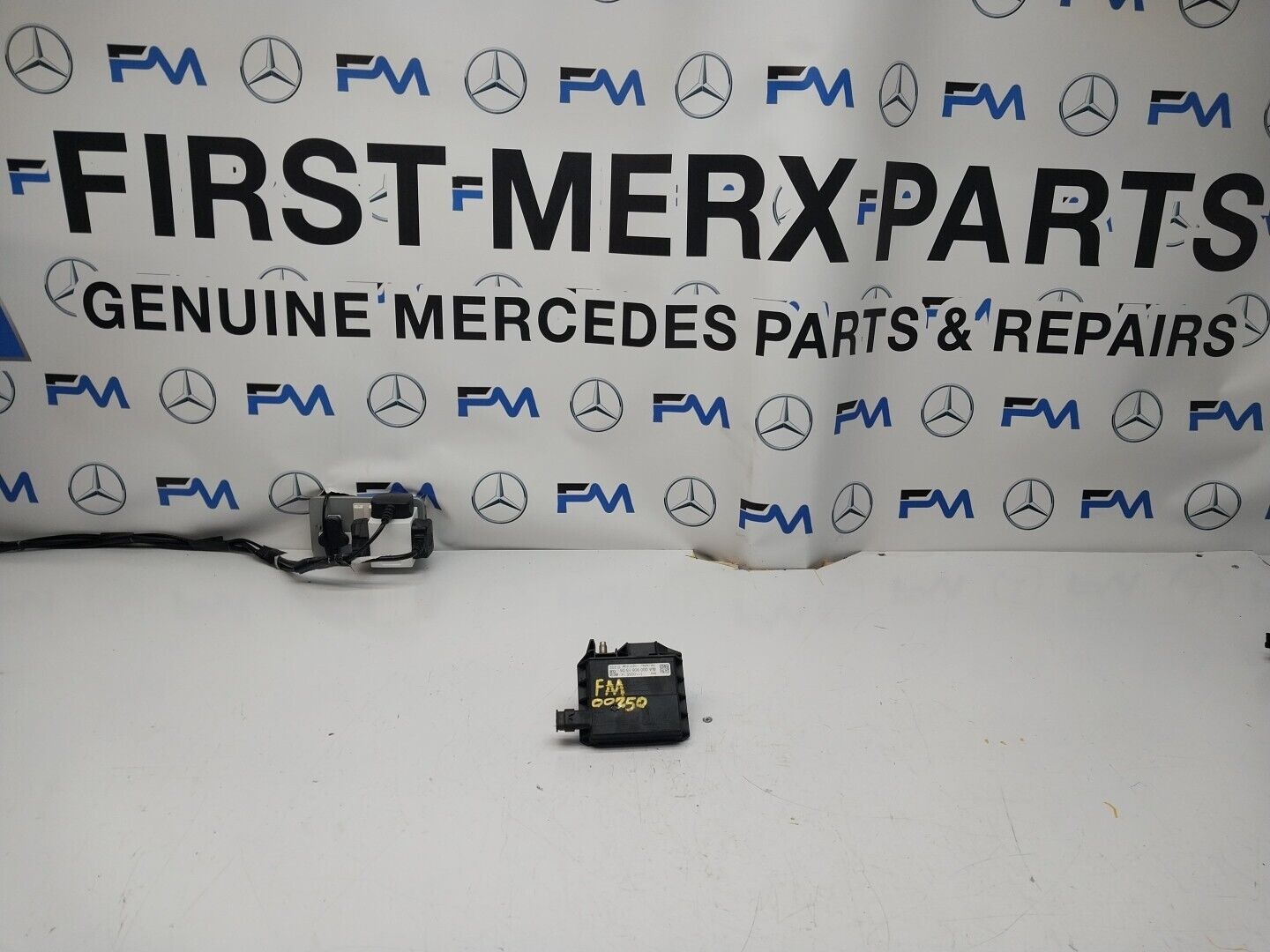 Mercedes W213 W205 W218 W238 W253 Negative Battery Tray Clamp A0009061505FM00250
