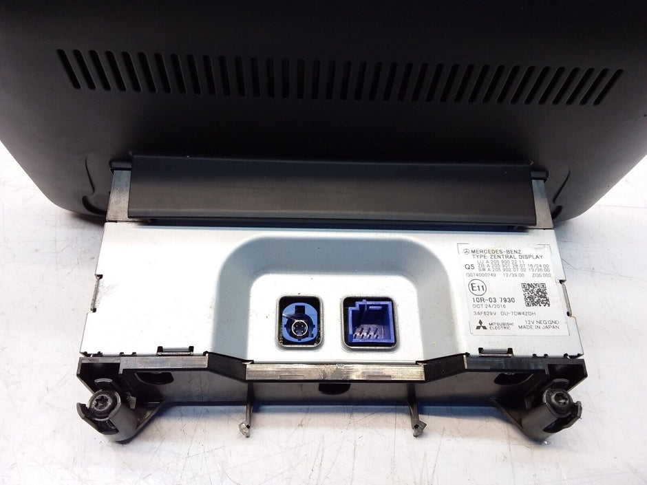 MERCEDES C-CLASS W205 2016 SAT NAV MULTIMEDIA SCREEN A2059002211 FM00662
