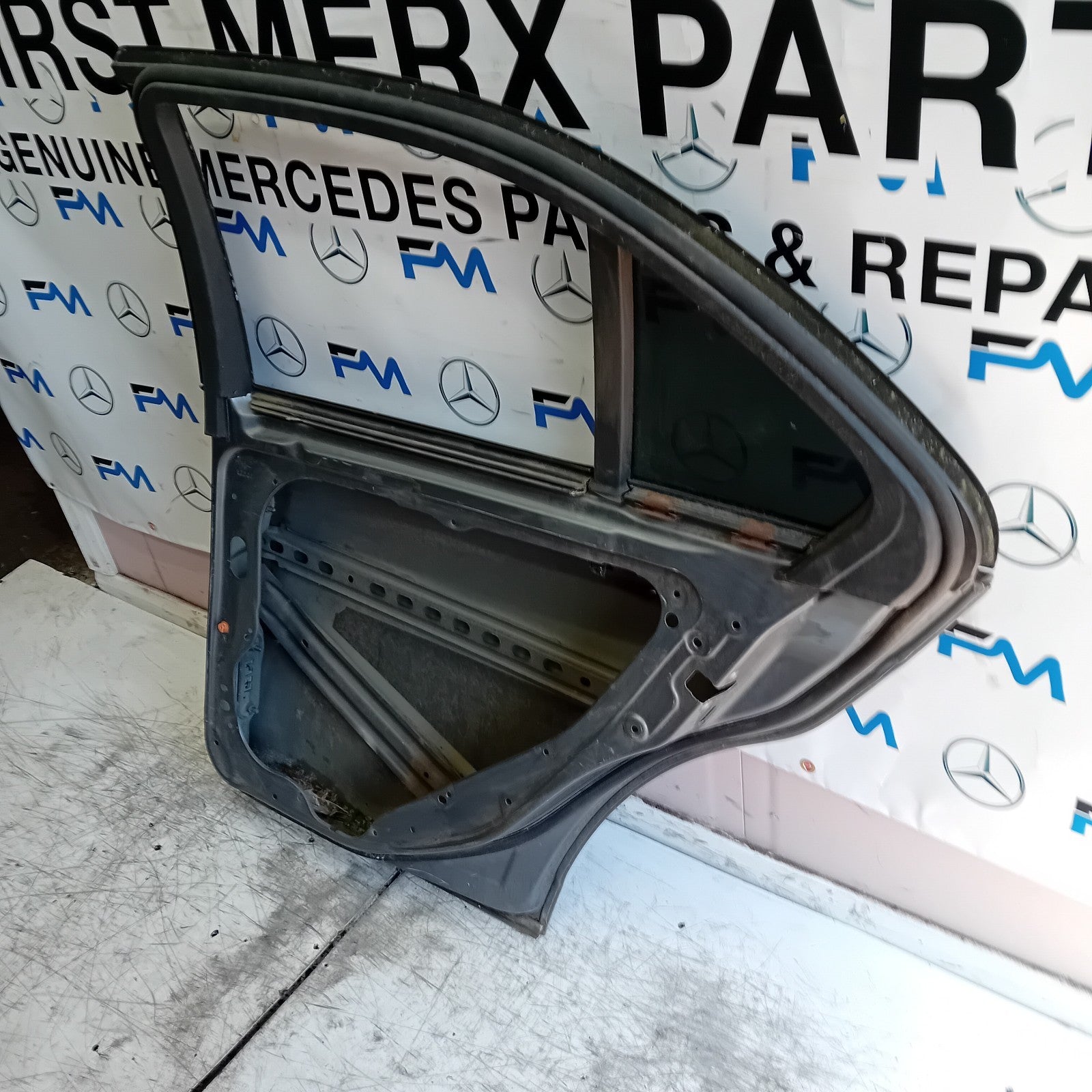 MERCEDES BENZ  BENZ C-CLASS W204 DRIVER REAR DOOR OSR 2012 GREY FMD526