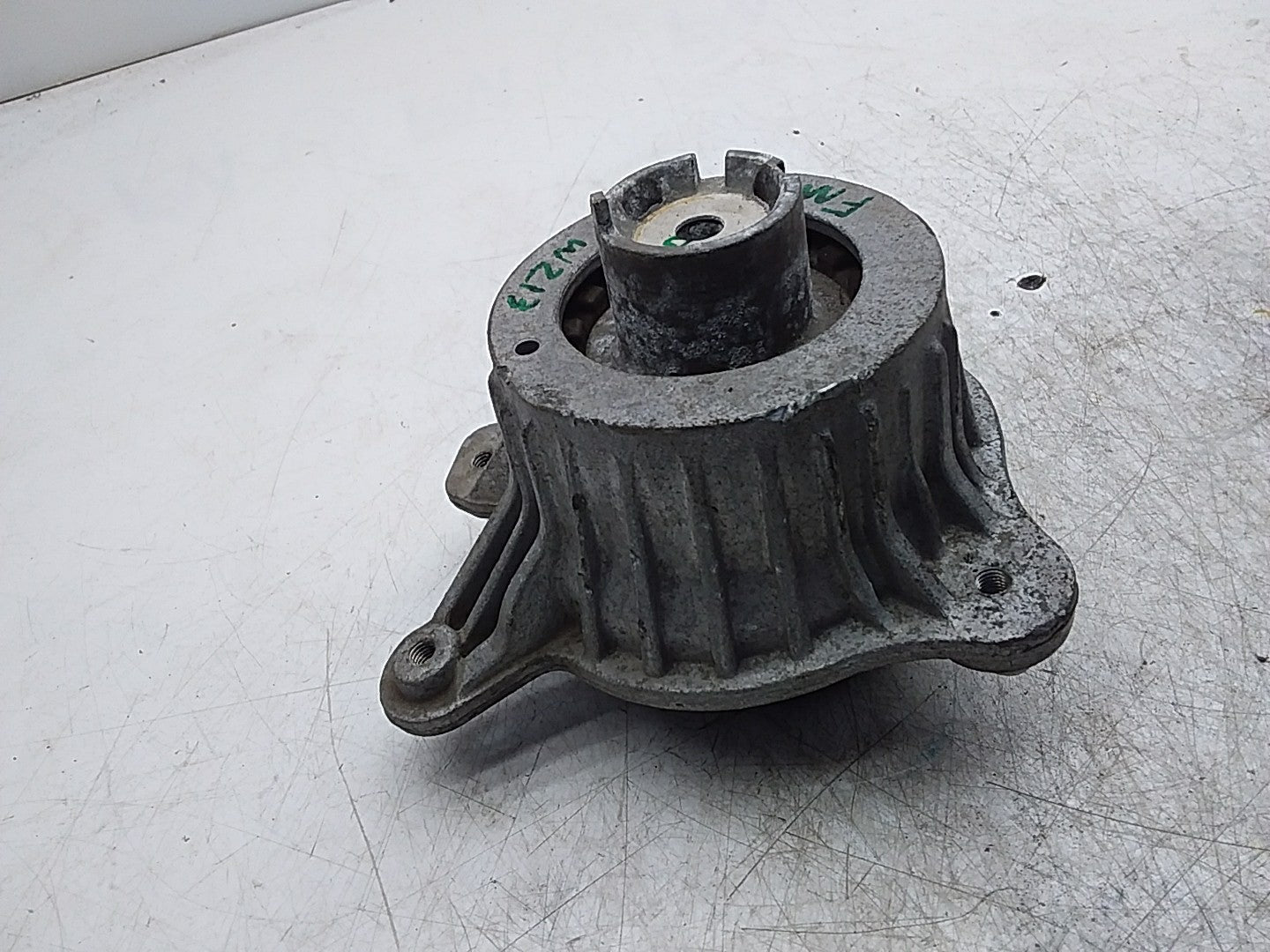 MERCEDES BENZ  E-CLASS W213  ENGINE MOUNT LEFT NS A2132400500 FMR324