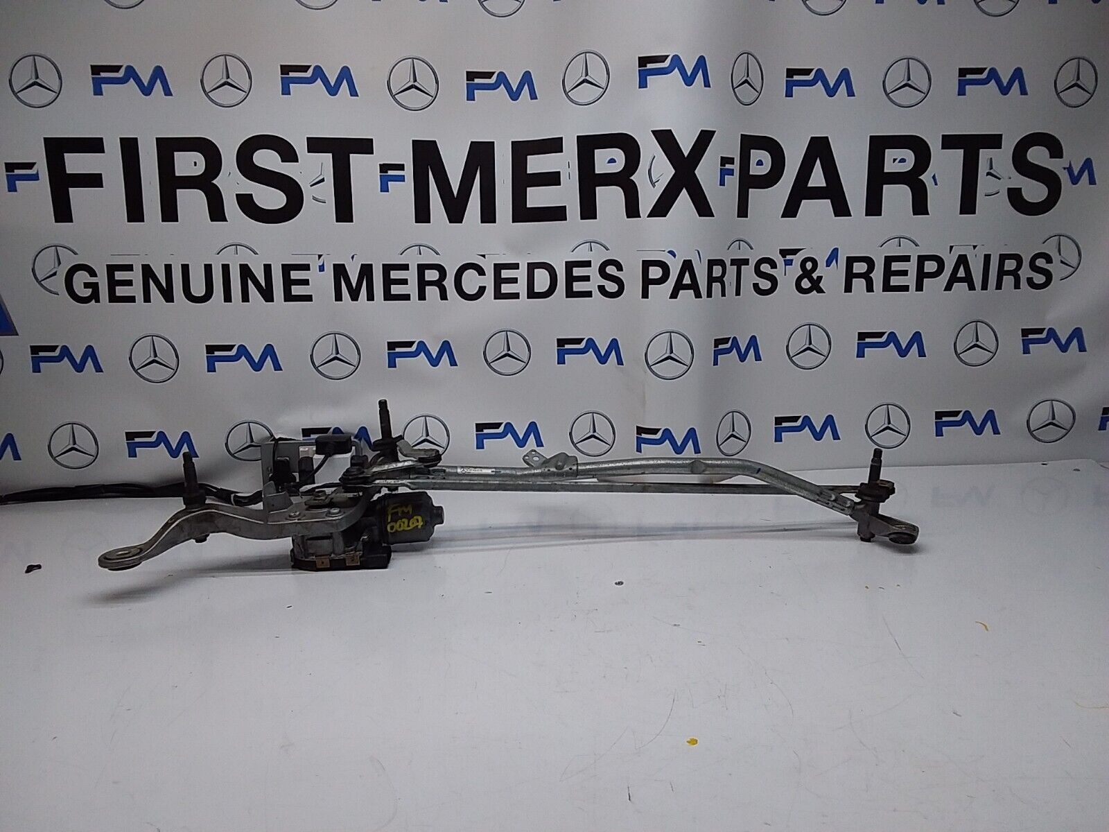 14-21 MERCEDES C CLASS WINDSCREEN WIPER MOTOR & LINKAGE FRONT A2058208202FM00207