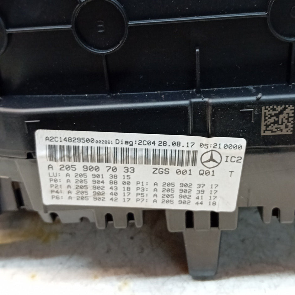 MERCEDES C-CLASS W205 SPEEDOMETER INSTRUMENT CLUSTER  A2059007033 FM001652