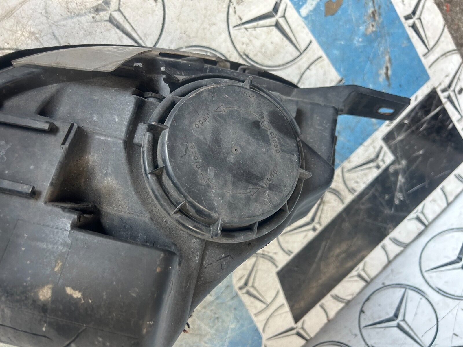 MERCEDES R CLASS W251 2005-2011  HEADLIGHT  DRIVERS O/S RIGHT A25182602 FMH19