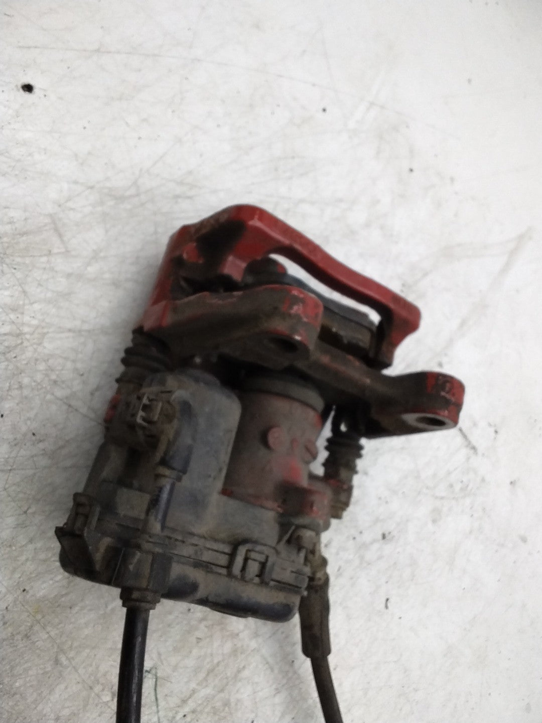 MERCEDES  B-CLASS W246 BRAKE CALIPER REAR LEFT PASSENGER SIDE A2464231998 FMR139