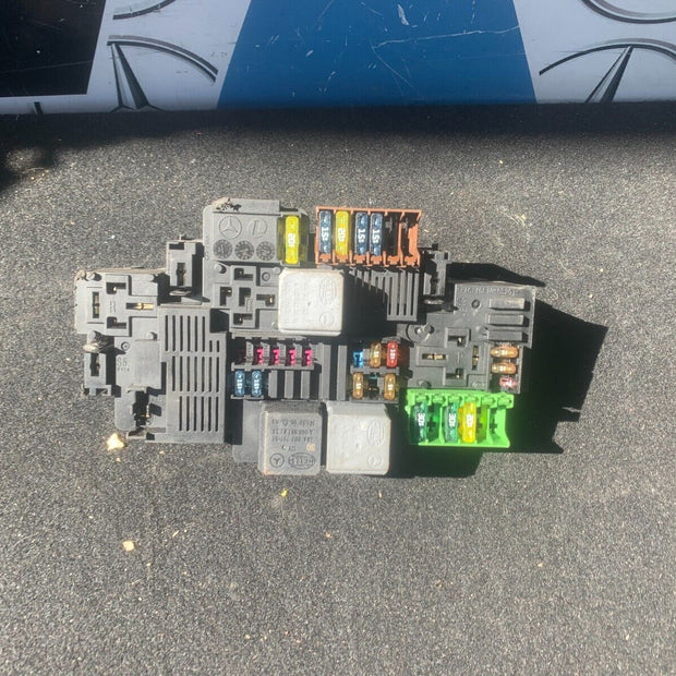 MERCEDES E CLASS FUSEBOX FUSE BOX E 220 D AMG LINE 2.0L Diesel A2139062202 15-2