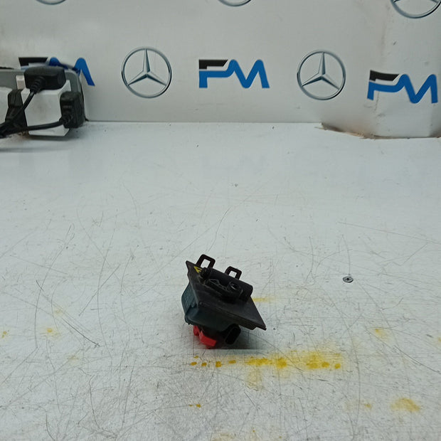 MERCEDES BENZ FUEL FILLER FLAP LOCKING MOTOR A0008207703 FM001331