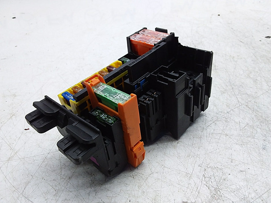 MERCEDES BENZ  C-CLASS W205  FUSE BOX RELAY BOX A2059067200 FMR483