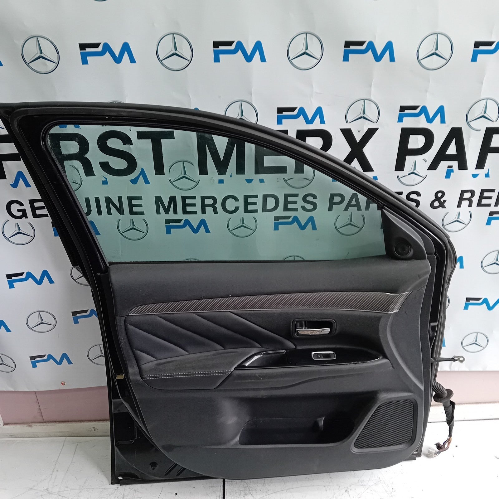 MITSUBISHI OUTLANDER PASSENGER SIDE FRONT DOOR N/S/F COMPLETE BLACK FMD46