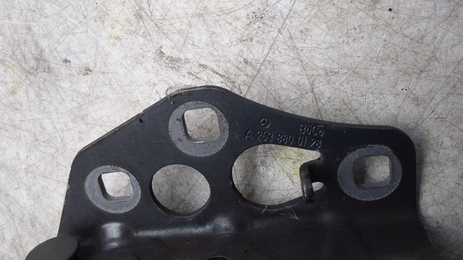 MERCEDES BENZ GLC W253 PASSENGER SIDE BONNET HINGE A2538800128 FMR424