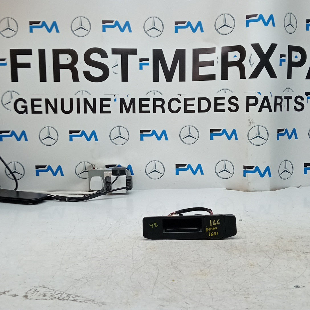 MERCEDES BENZ  GLE W166 TAILGATE HANDLE REAR VIEW CAMERA  A1667500993 FM001631