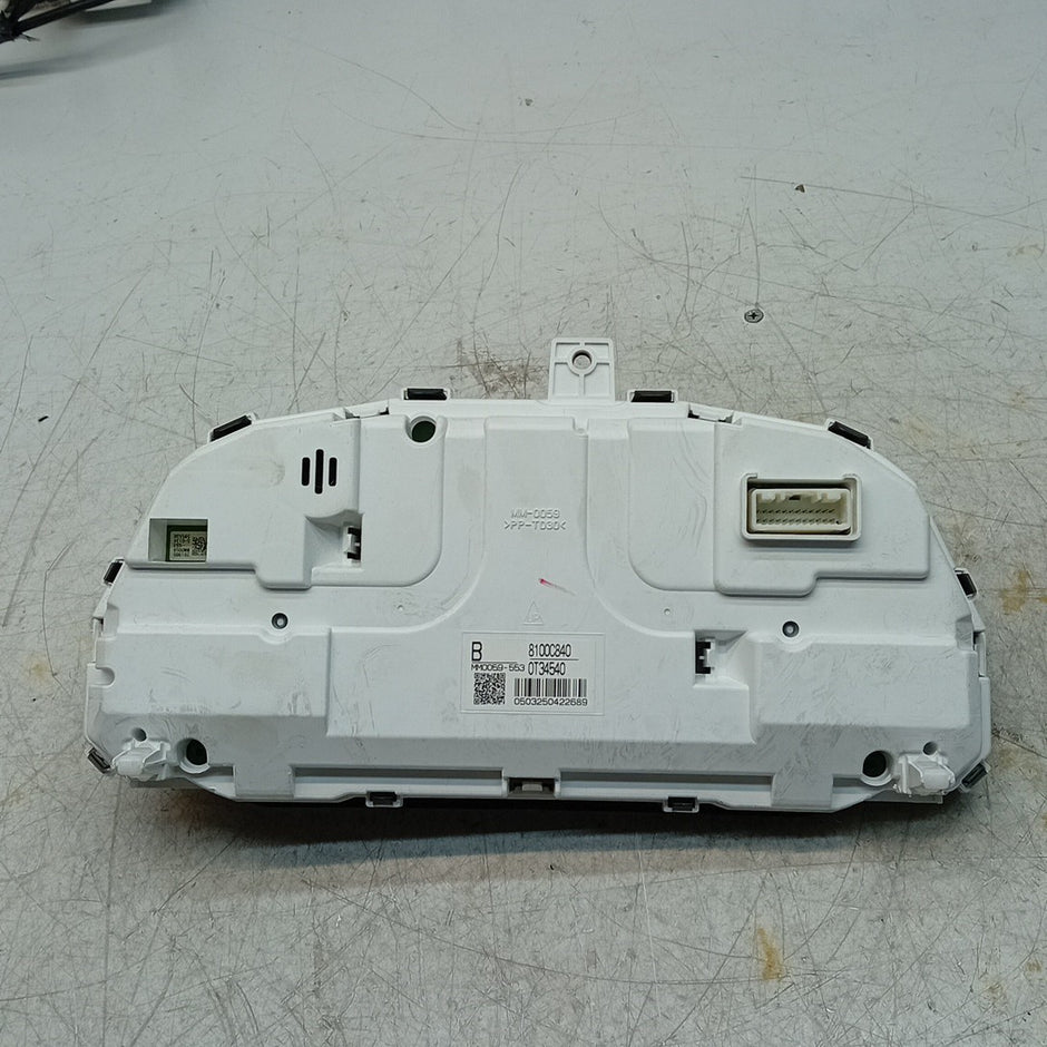 MITSUBISHI OUTLANDER SPEEDOMETER INSTRUMENT CLUSTER  8100C840 FM001584