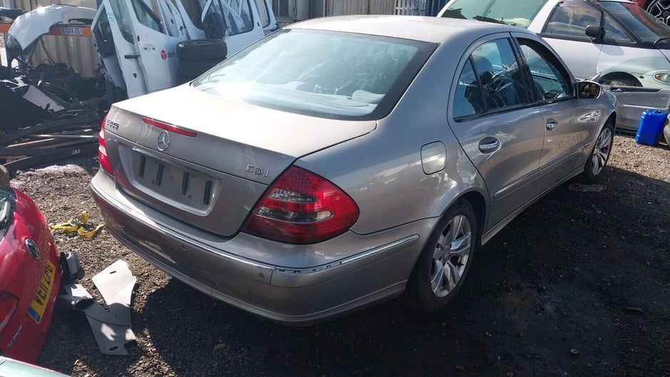 MERCEDES BENZ E-CLASS W211  BREAKING/DOORS ( N.S.F , N.S.R , O.S.F & O.S.R )