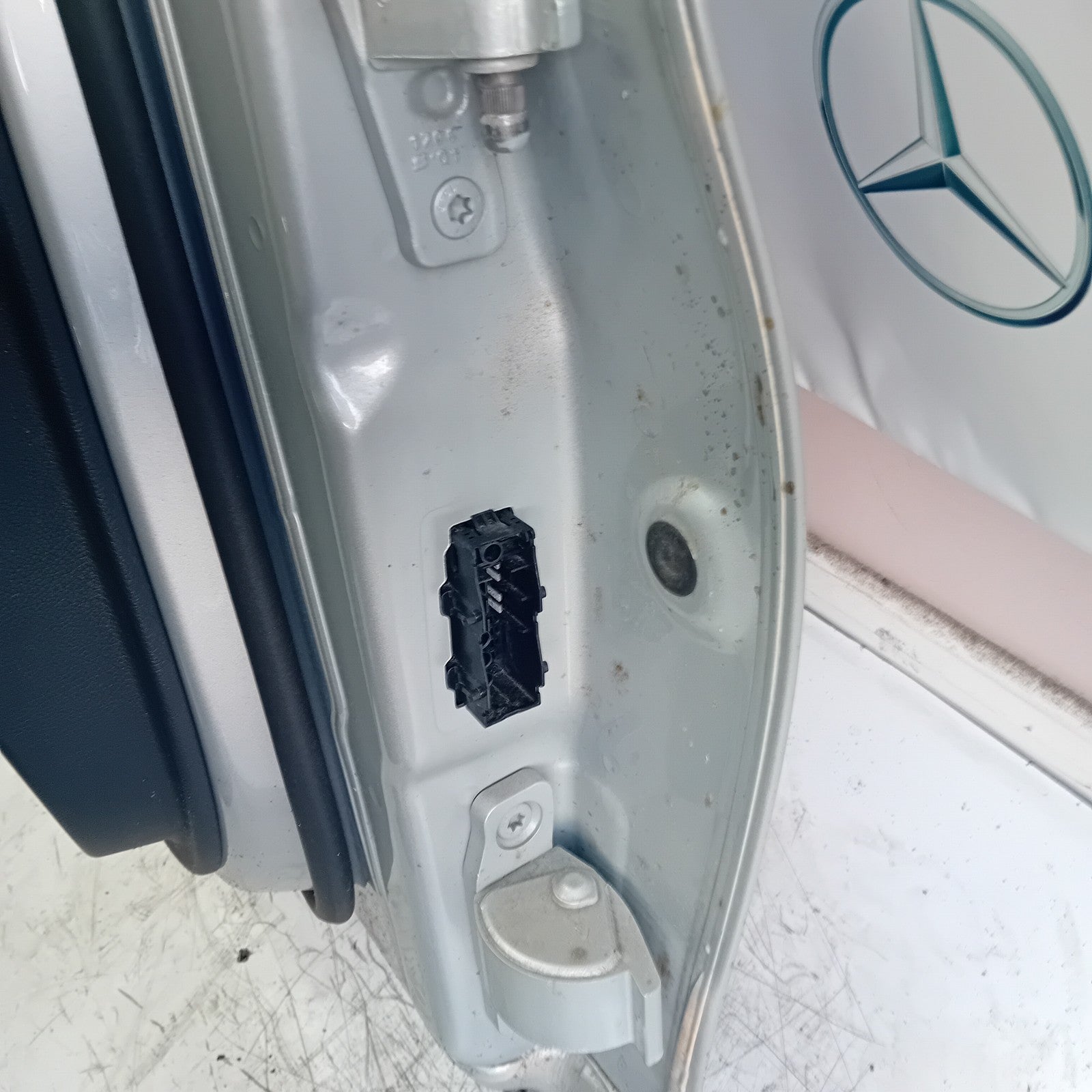 MERCEDES BENZ C-CLASS PASSENGER FRONT DOOR N/S/F SILVER 2014 ON COMPLETE FMD156