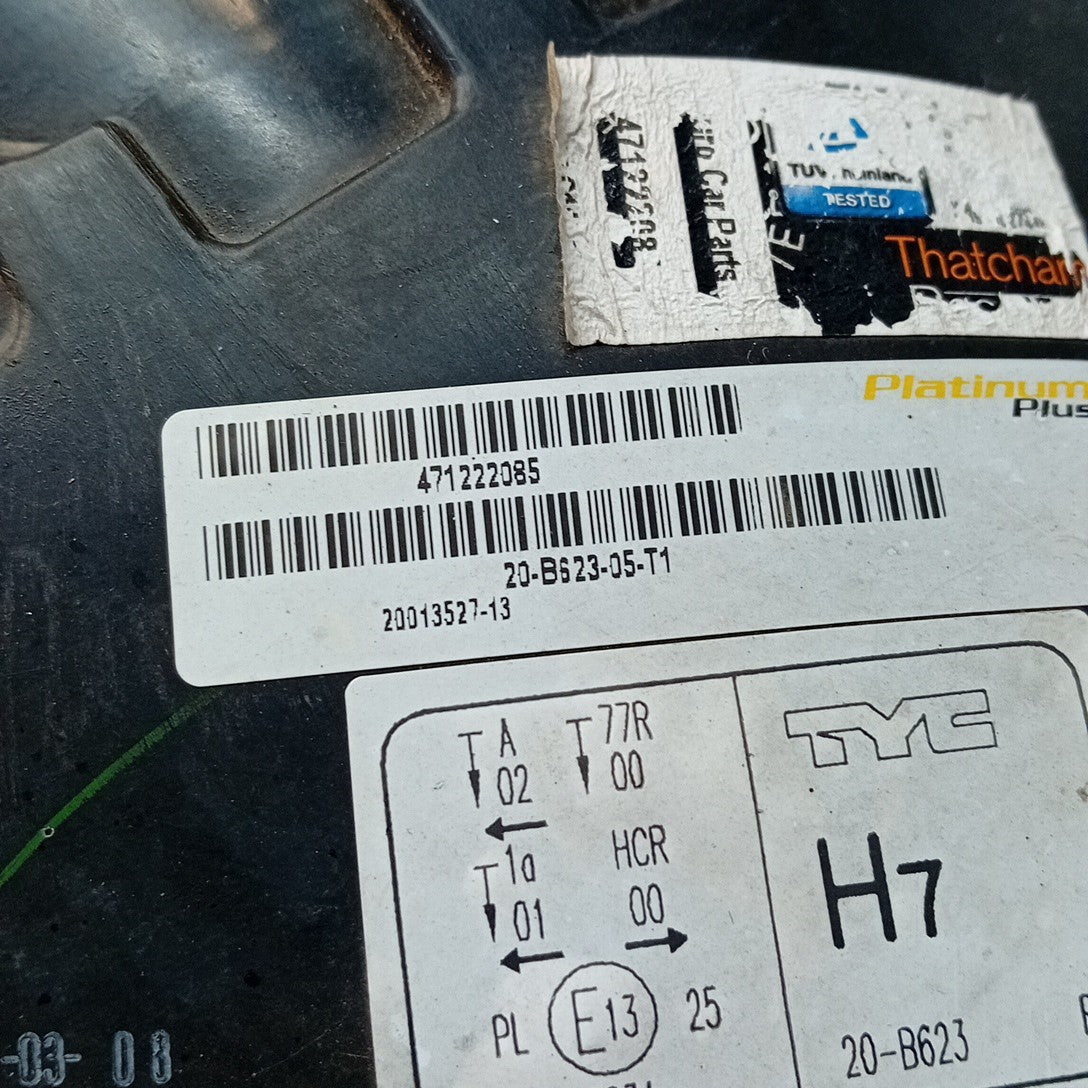 MERCEDES BENZ C-CLASS W204 DRIVER SIDE OS HEADLIGHT 2012 FMH193
