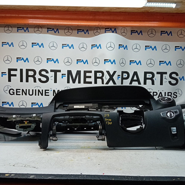 MERCEDES E-CLASS W213 DASHBOARD ASSEMBLY BLACK 2016 ON + 2 AIR VENT FM001300
