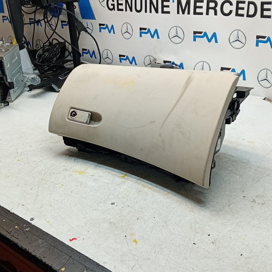 MERCEDES E-CLASS W213 DASHBOARD GLOVEBOX 2016 ON A2136800391 FM001301