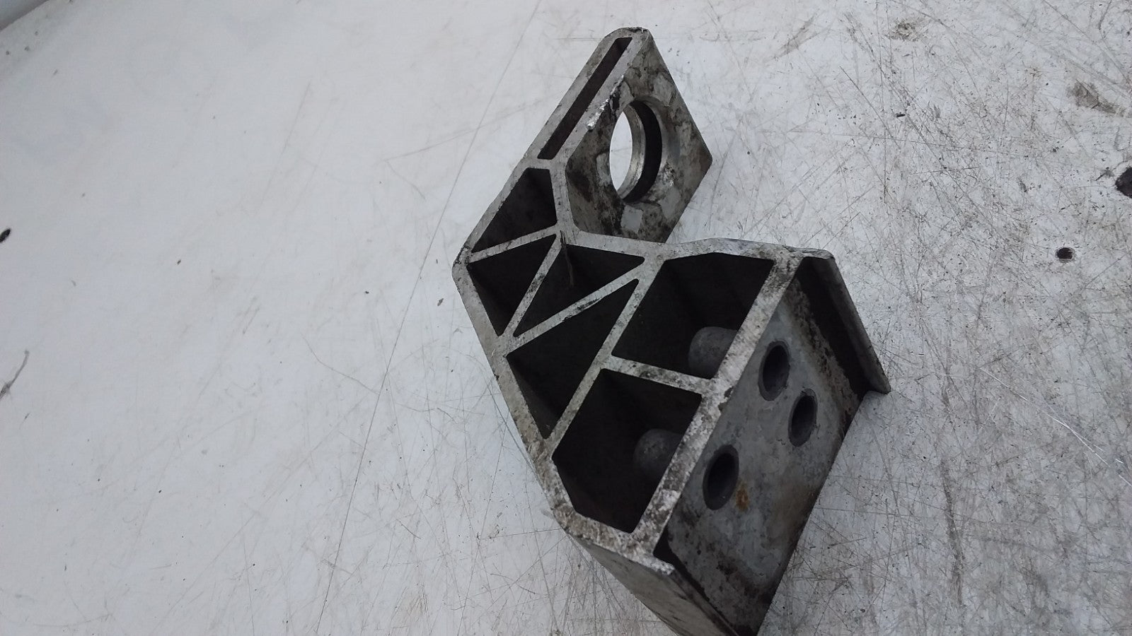 MERCEDES BENZ  C-CLASS  RADIATOR MOUNT BRACKET RIGHT SIDE   FMR400
