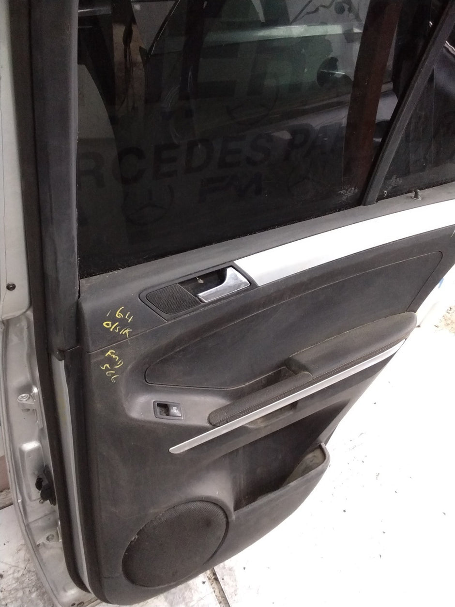 MERCEDES M-CLASS W164  DRIVER REAR DOOR OSR SILVER 2005-11 COMPLETE FMD566