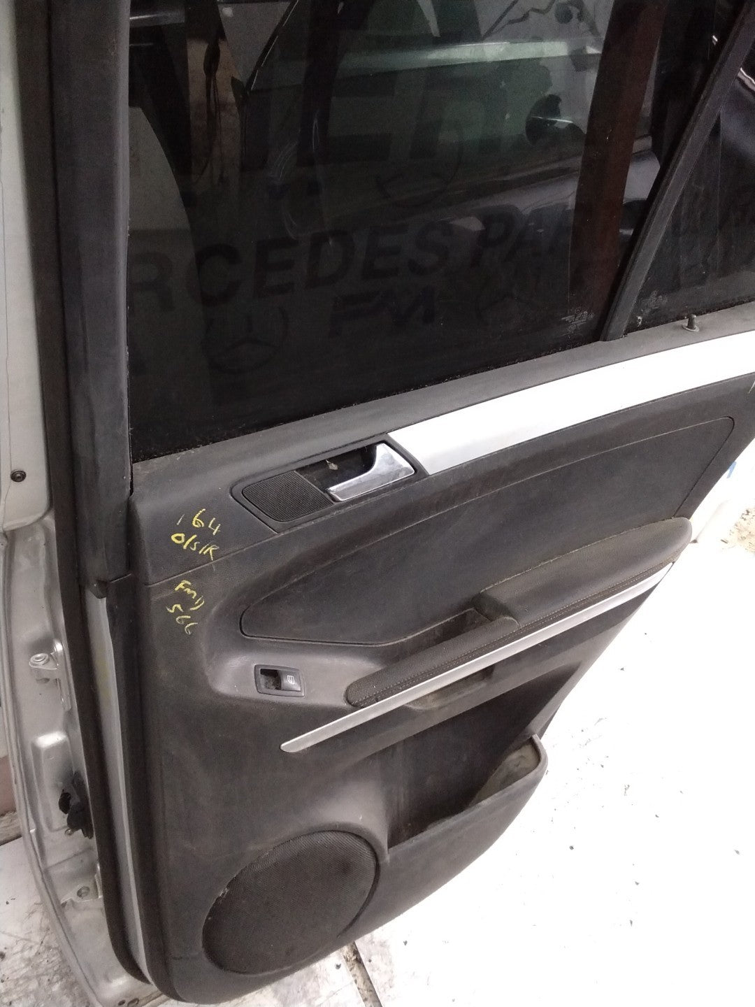 MERCEDES M-CLASS W164  DRIVER REAR DOOR OSR SILVER 2005-11 COMPLETE FMD566