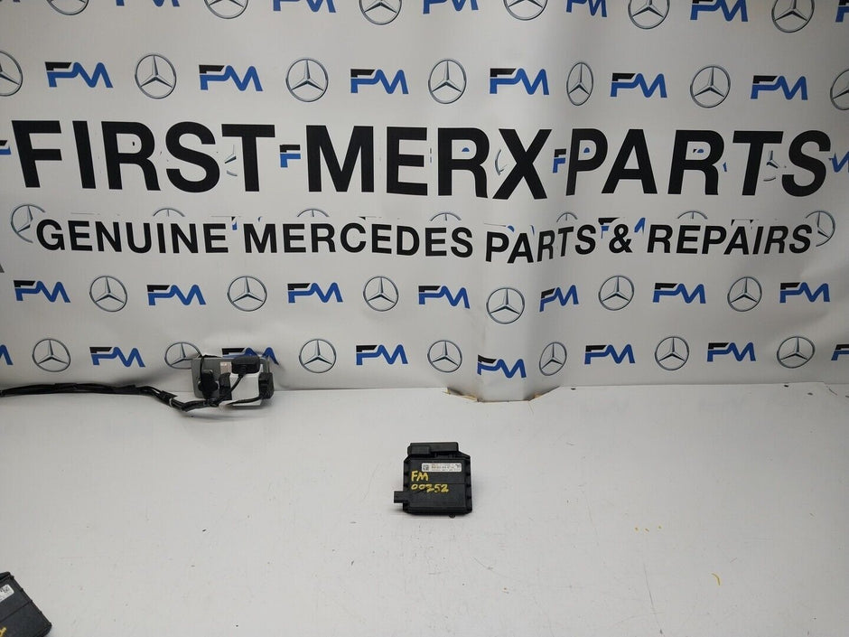 Mercedes W213 W205 W218 W238 W253 Negative Battery Tray Clamp A0009061505FM00252