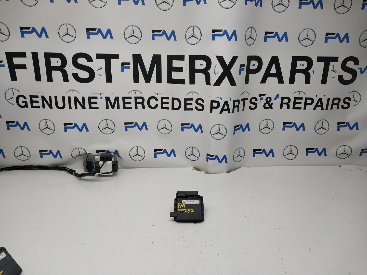 Mercedes W213 W205 W218 W238 W253 Negative Battery Tray Clamp A0009061505FM00252
