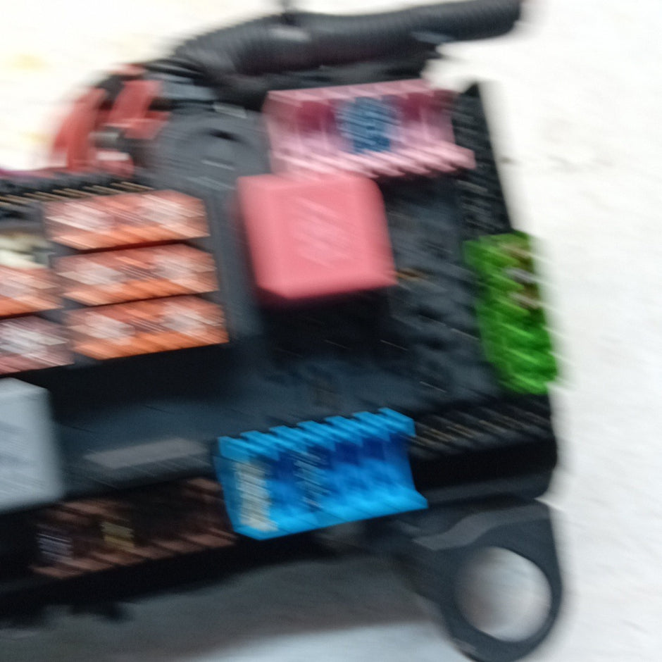 MERCEDES BENZ  E-CLASS  W213 FUSE RELAY JUNCTION BOX 2016  FM001318