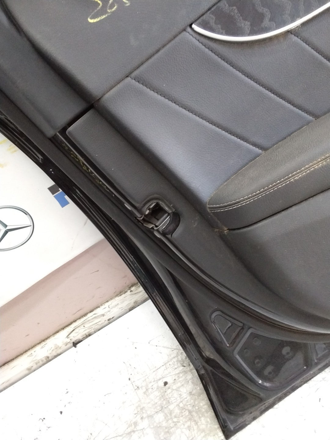 MERCEDES C-CLS W205 SLN PASSENGER FRONTDOOR NSF BLACK 2014-2021 COMPLETE FMD575