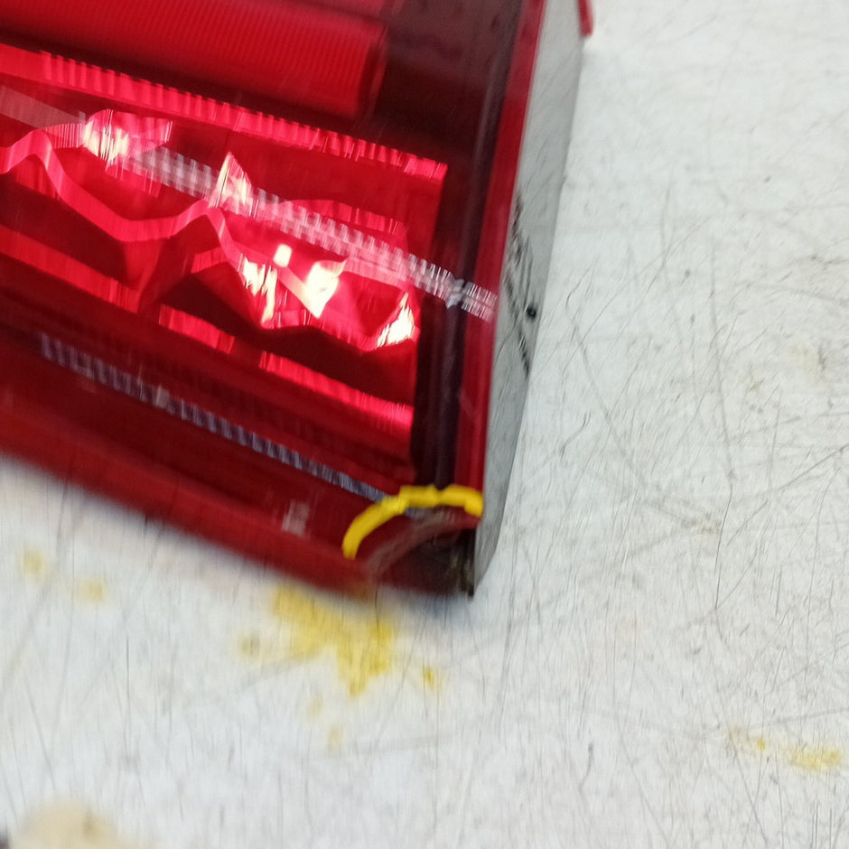 MITSUBISHI OUTLANDER MK3 DRIVER SIDE RIGHT REAR INNER TAIL LIGHT 2013 FMT299