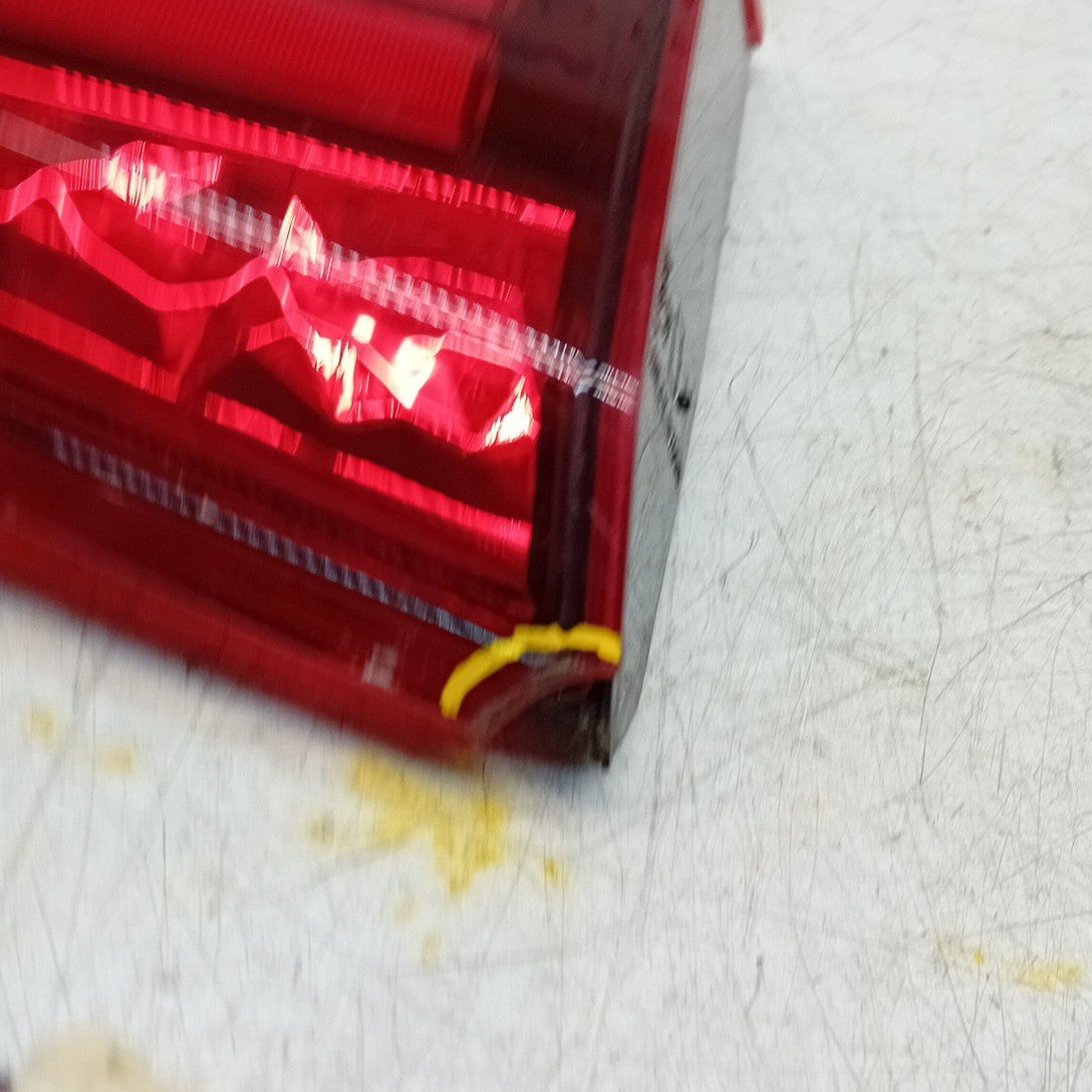 MITSUBISHI OUTLANDER MK3 DRIVER SIDE RIGHT REAR INNER TAIL LIGHT 2013 FMT299