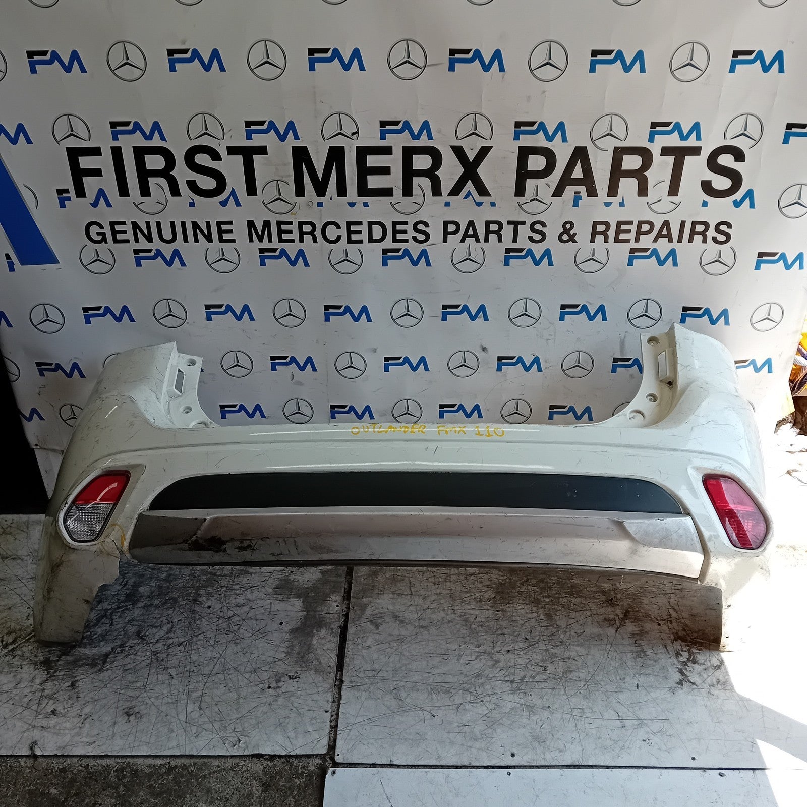 MITSUBISHI OUTLANDER MK3 REAR BUMPER WHITE 2013 COMPLETE FMX110