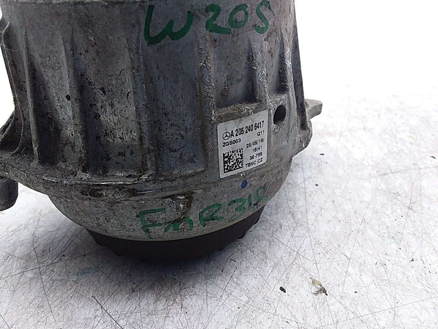 MERCEDES BENZ  C-CLASS W205  ENGINE MOUNT LEFT NS A2052406417 FMR318