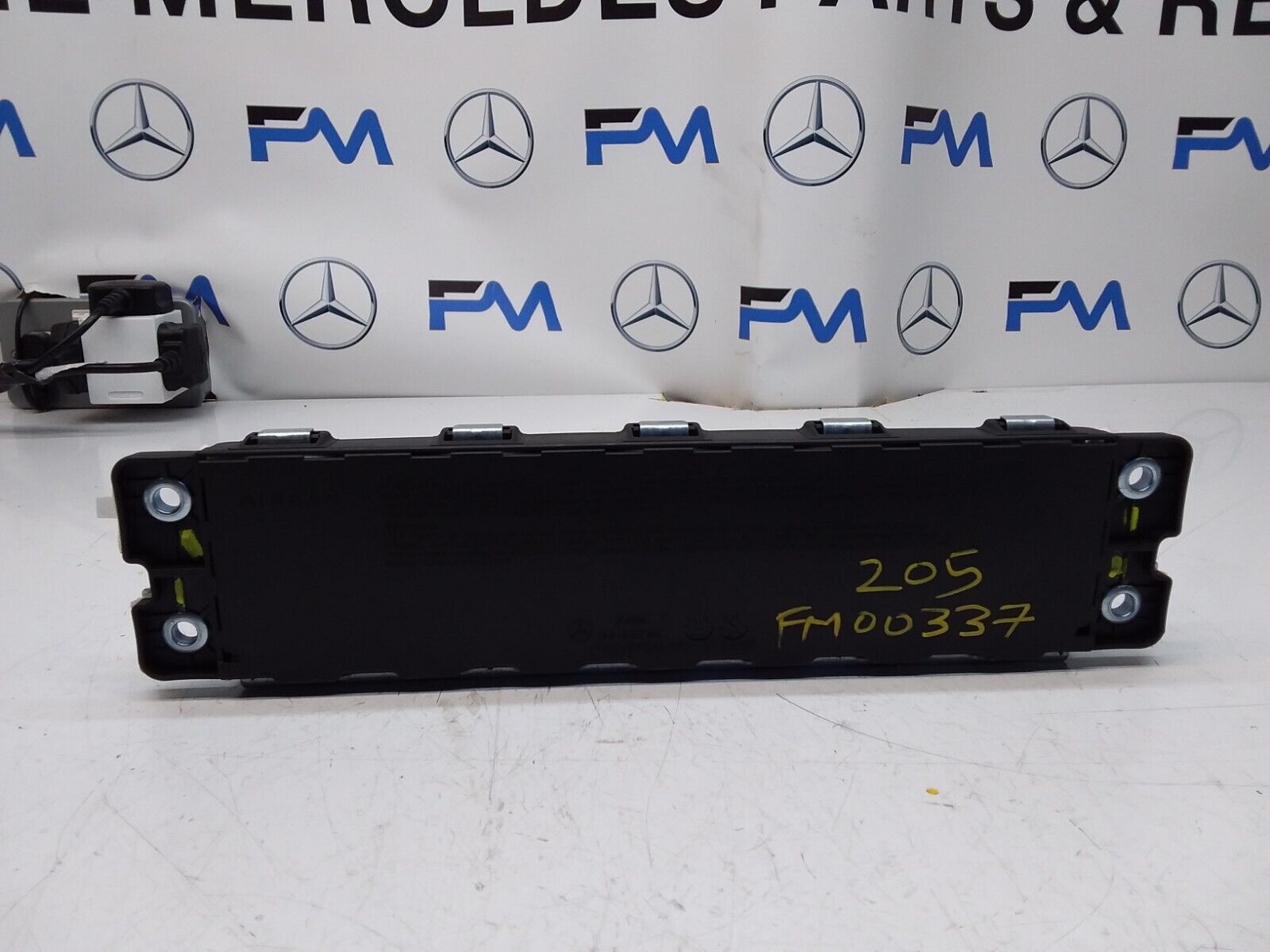2017 MERCEDES BENZ C-CLASS W205 DRIVER SIDE KNEE AIRBAG A2058601600 FM00337