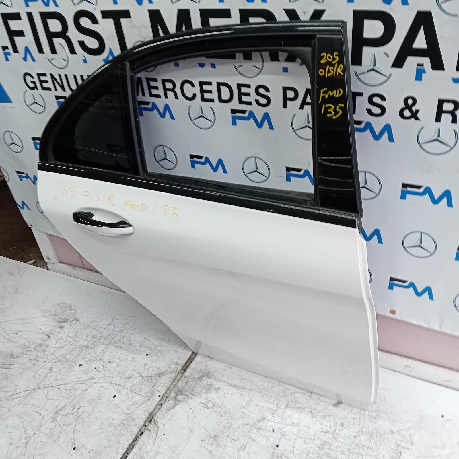 MERCEDES BENZ  C-CLASS W205 DRIVER SIDE REAR DOOR O/S/R WHITE COMPLETE FMD135