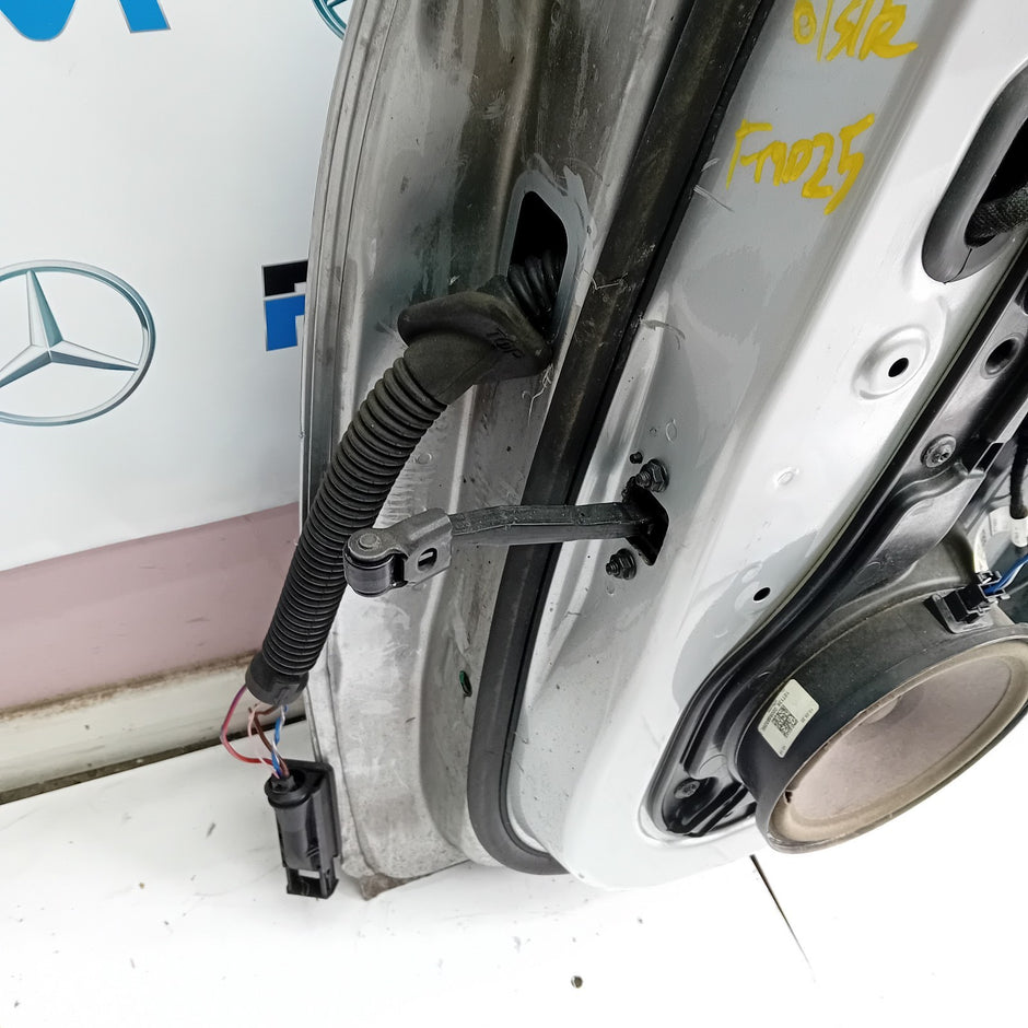 MERCEDES BENZ CLS W118 DRIVER REAR DOOR (OFF SIDE REAR) WHITE FMD25